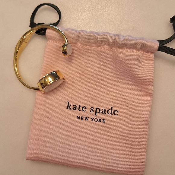 NWOT Kate Spade New York Gold Scallop Bangle Mother Of Pearl Accents - Picture 3 of 4